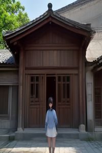 2026年热播国产古装剧封面，宫廷场景华丽服装，画面精致